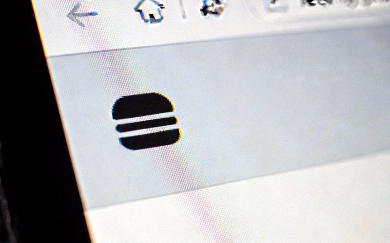 Telegram桌面版左上角汉堡菜单图标位置特写截图